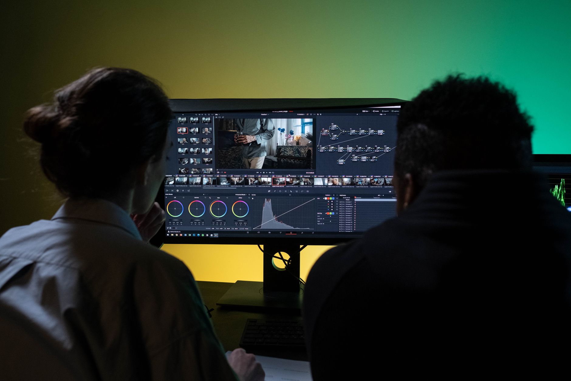 Editing program displaying waveforms and grading wheels
